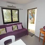 Appartement By The Sea Rogac, Solta - 8688